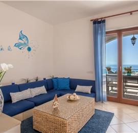 4 bedroom with pool and panoramic sea views near Serrento, sleeps 10